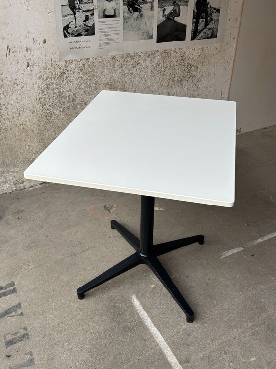 Tavolino da bistrot Vitra di Ronan & Erwan Bouroullec – Bianco – 64 × 79,6 × 74 cm – Tavolini, Other (photo 4 of 7)