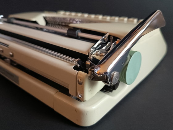 Image 1 of Olympia Splendid33 typemachine, volledig gerestaureerd, met koffer, 1964