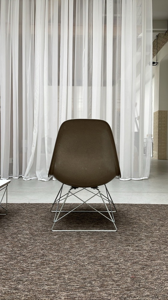 1x Herman Miller Eames LKR lounge chair, Chairs and lounge chairs, Chrome, Fiberglass, Beige (photo 5 of 10)