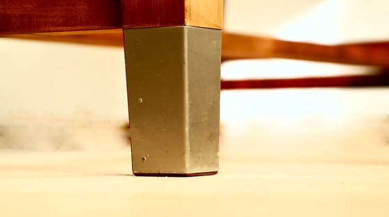 Image 1 of Dining room table with 4 Leolux armchairs