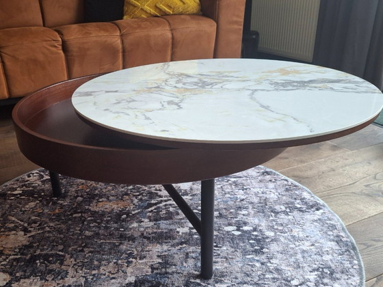 Image 1 of Mesa de centro redonda única con compartimento de almacenamiento, 80 cm, nueva