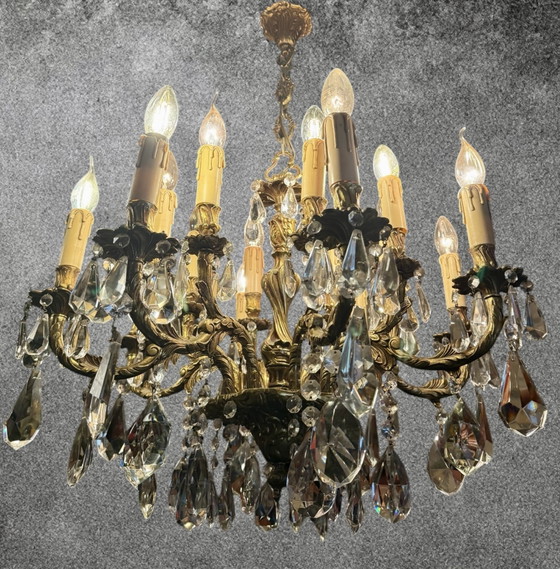 Imposant lustre ancien de style Louis XV/rococo, richement orné de cristaux magnifiquement taillés. – Bronze (photo 5 of 12)