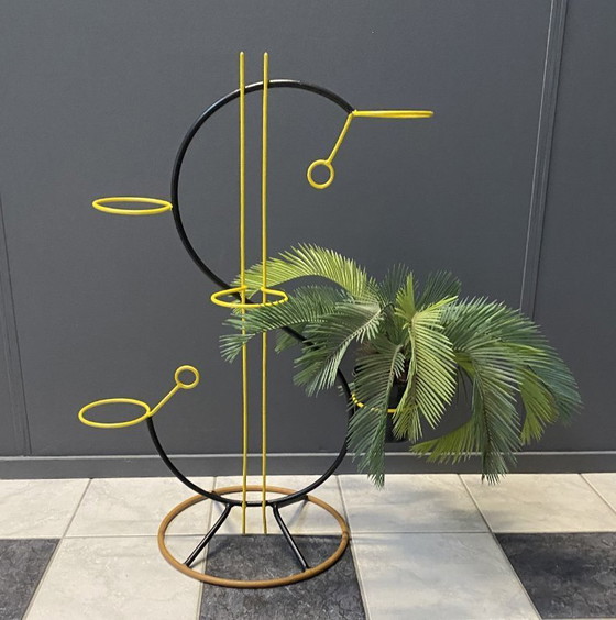 Image 1 of Présentoir à fleurs en métal à plusieurs niveaux en forme de dollar, années 1970