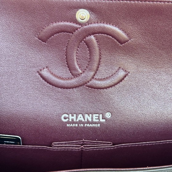 Chanel Classic Flap Medium – Crossbody bags, Lambskin (photo 13 of 17)