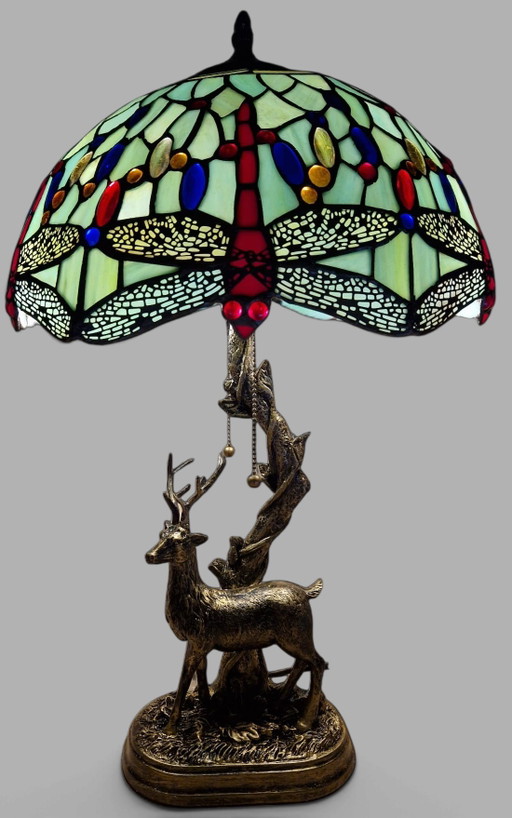 Lampe Dragonfly de style Tiffany. Hauteur 65 cm. Diamètre abat-jour 40 cm.