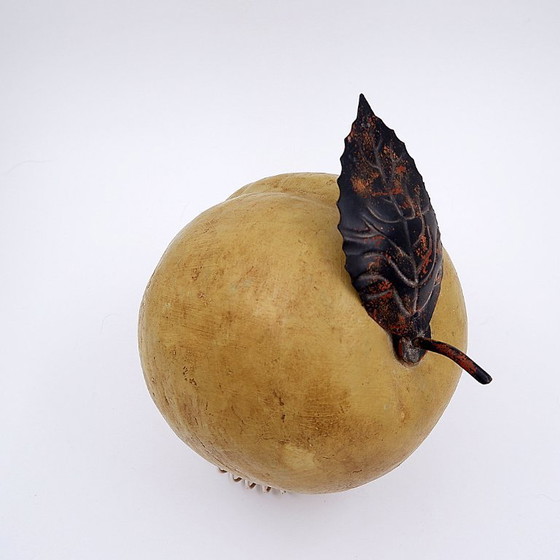 Image 1 of Manzana decorativa de terracota pintada a mano