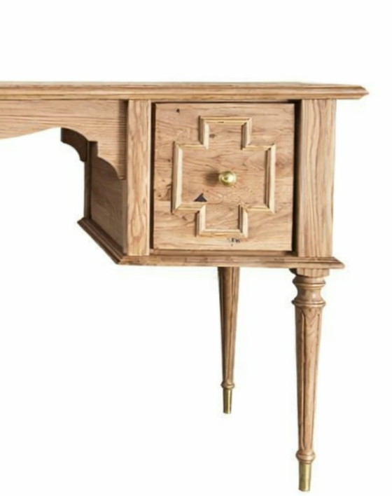 Image 1 of Luxurious oak writing desk