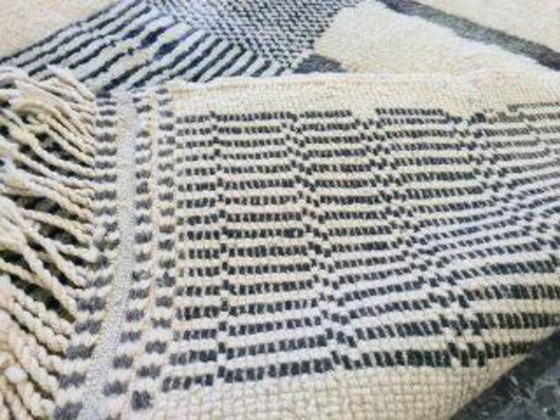 Image 1 of Marokkanischer Teppich aus Naturleinen, 250 x 150 cm