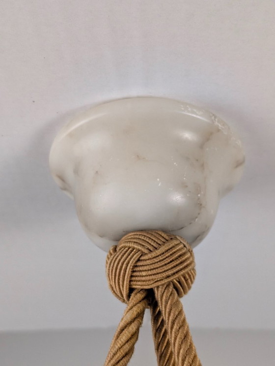 Zeitlose Art-Deco-Hängeleuchte aus geschnitztem Alabaster, schwarze Maserung, 1920er Jahre – Pendelleuchten (photo 7 of 10)