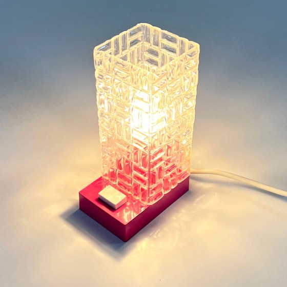 Image 1 of Klein roze tafellampje van plastic, jaren 80