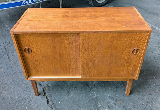 Image 1 of Vintage Deense teak kast met schuifdeuren