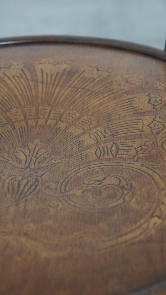 Image 1 of Bistrostuhl im Stil von Thonet mit schönen Schnitzereien im Sitz