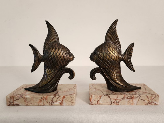 Image 1 of Paar Fischbuchstützen aus Marmor und Bronze im Art déco-Stil