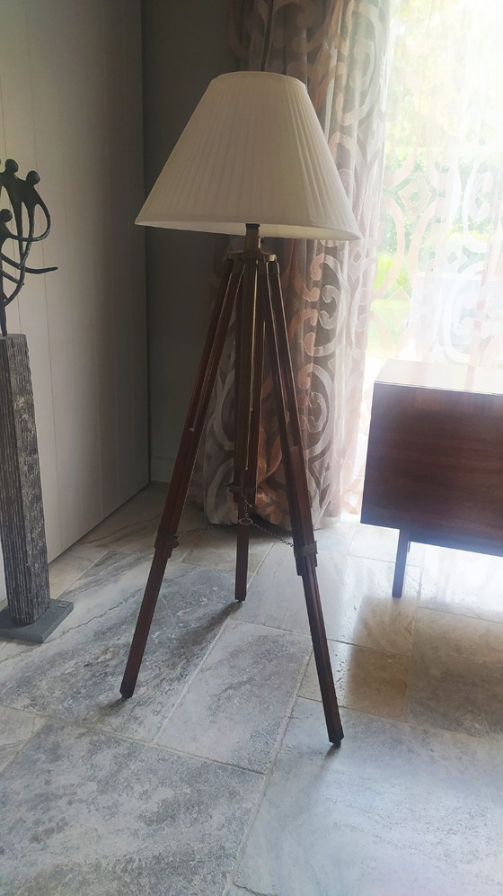 Image 1 of 1 lampadaire tripode vintage classique