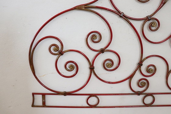 Image 1 of Rood ijzeren hoofdeinde voor tweepersoonsbed, Italië Begin 20e eeuw