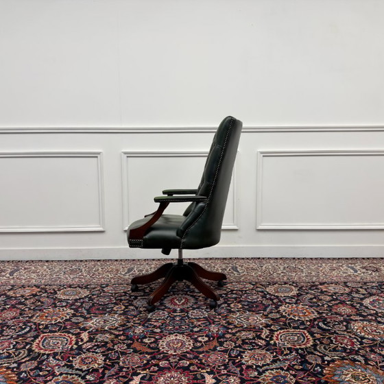 Grande Sedia da Ufficio Chesterfield Classica Inglese Verde – Sedie da ufficio, Pelle, Legno (photo 3 of 7)