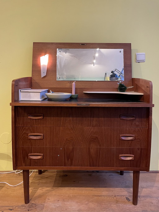 Kaptafel / ladekast vintage uit Denemarken teak fijner