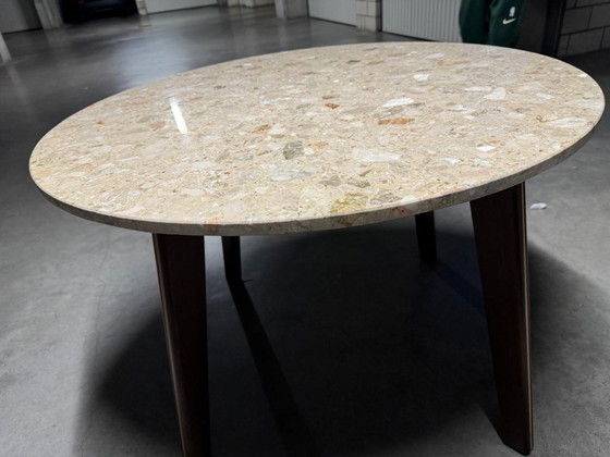 Image 1 of Ronde Terrazzo/Marmeren Tafel – 110 cm – Nieuw in verpakking – Walnoot houten kruisvoet