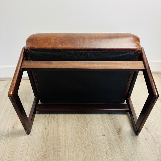 Image 1 of Scandinavisch houten hocker / zitje met cognac bekleding