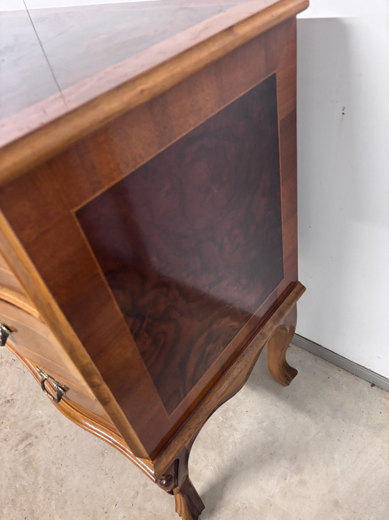 Cassettiera di lusso stile Barocco Luigi XV Intarsio in radica di noce – Lodewijk XV, Cassettiere, Legno (photo 2 of 12)