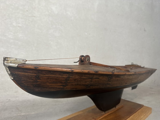 Image 1 of Antieke houten (model) boot - vijverjacht