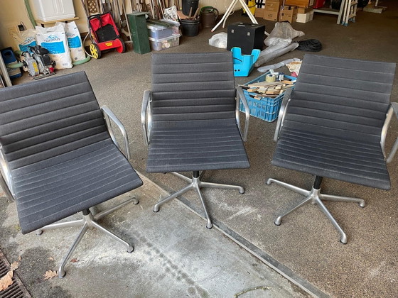 Image 1 of 3 Eames 108 stoelen