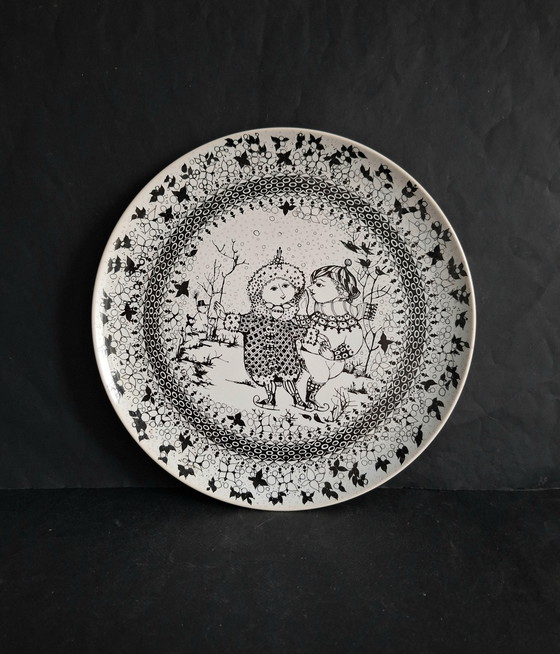 Image 1 of Bjørn Wiinblad voor Rosenthal groot wandbord uit de serie "Four Seasons" model Winter. Gelimiteerde oplage 1979-1980.