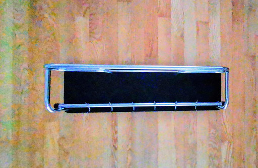 Appendiabiti in stile Bauhaus