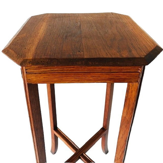 Image 1 of Mesa antigua con pedestal de roble y planta brocante, década de 1890