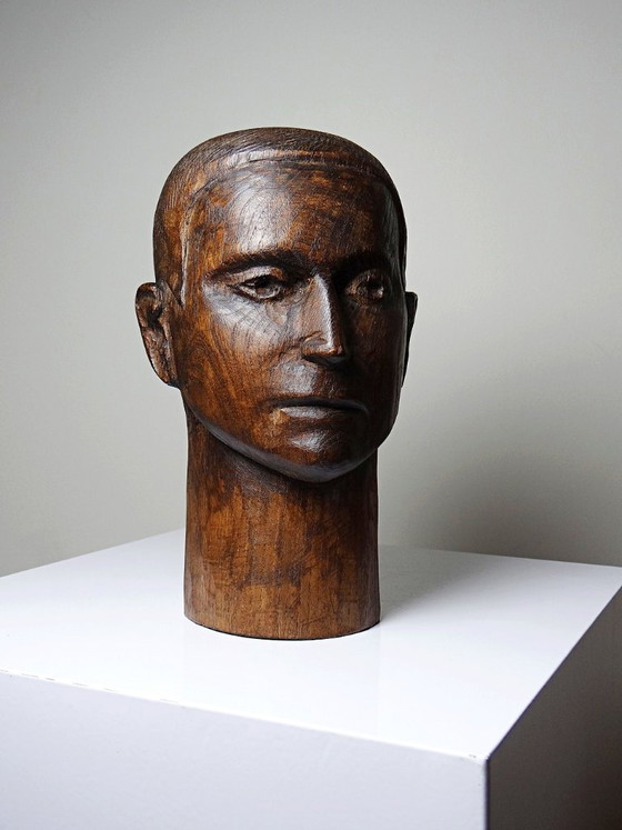 Image 1 of Een sculptuur uit één stuk hout, voorstellende een mannenhoofd, vintage vakmanschap uit de 20e eeuw (jaren 1950).