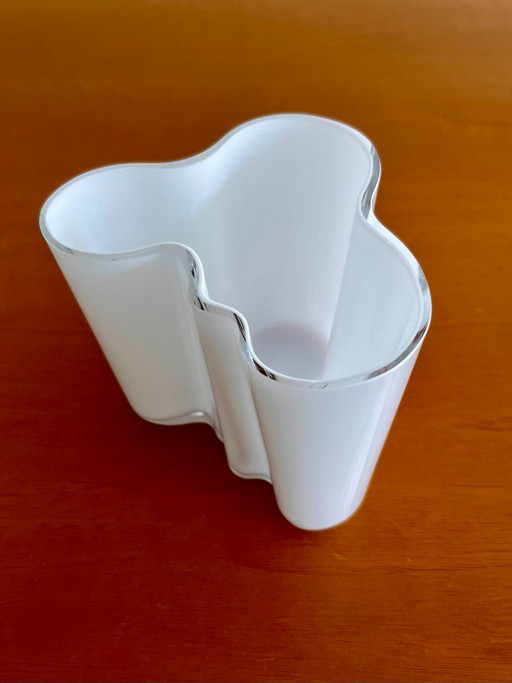 Jarrón vintage Iittala Alvar Aalto blanco ópalo
