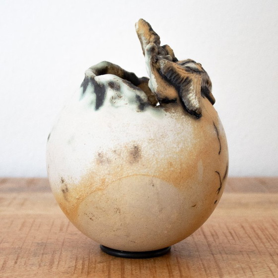 Image 1 of Abstraktes Keramikkunstwerk, Kugelform mit Fisch und Öffnung