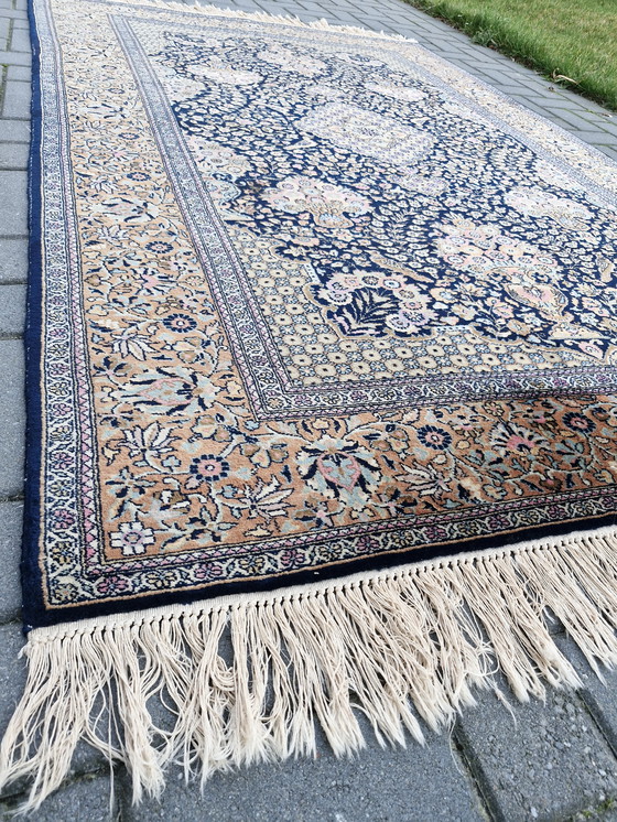 Image 1 of Handmade vintage tapijt