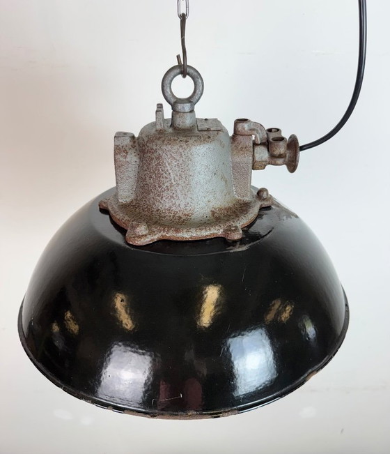 Image 1 of Lampada a sospensione industriale a gabbia in ghisa e smalto nero, anni '60