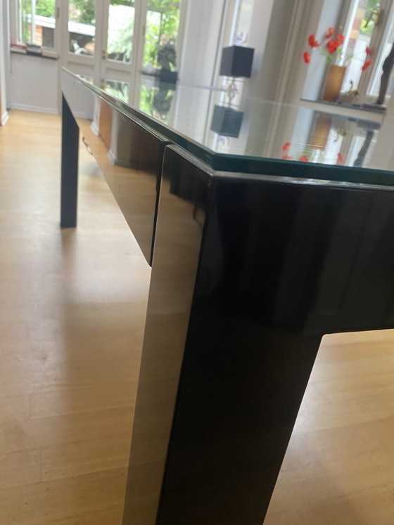 Image 1 of Table de salle à manger laquée noire avec plateau en verre