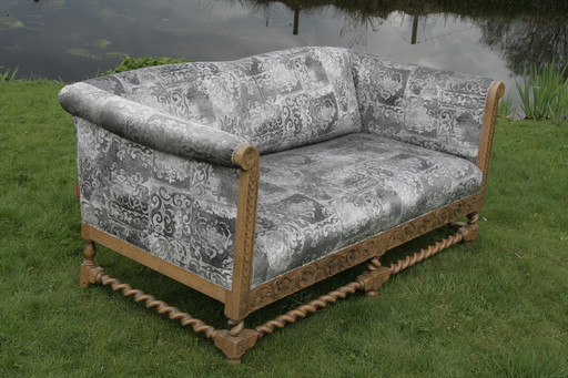 1 vollständig restaurierte antike Bank mit gedrehten Abstandshaltern