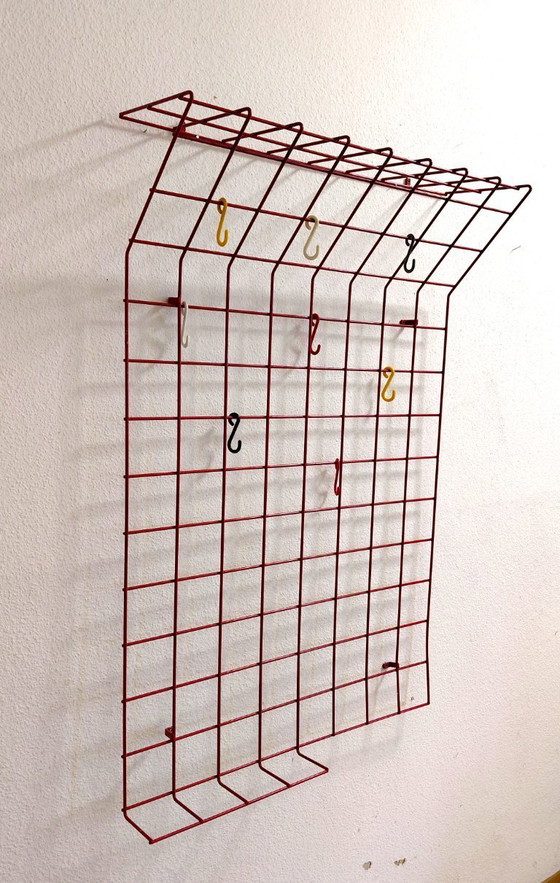 Image 1 of Karl Fichtel 1950er Wandgarderobe in Rot