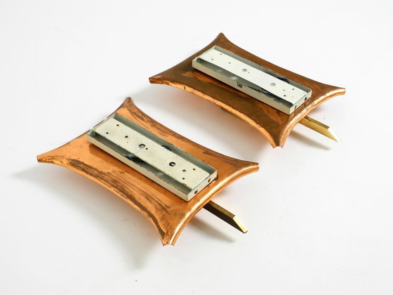 Image 1 of Appliques murales d'église uniques, grandes et lourdes, de style milieu du siècle, en cuivre et laiton