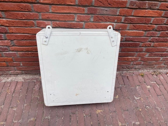 Image 1 of armadietto dei medicinali degli anni '50