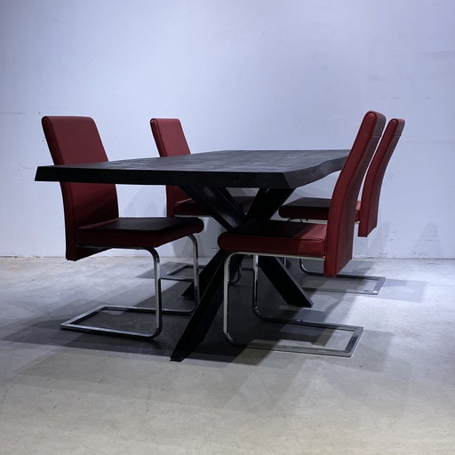 Modèle présenté Design Cuir rouge