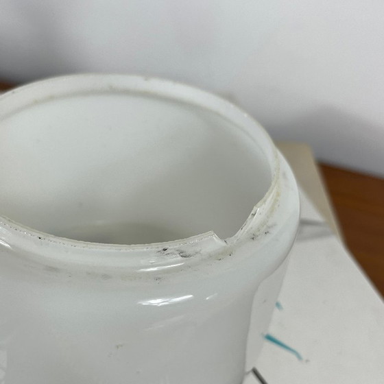 Kleine Tischlampe mit Opalglas-Kugel und Lederbezogenem Fuß – Tischlampen (photo 8 of 9)