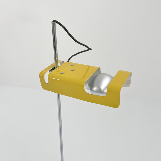 Image 1 of Gele Spider vloerlamp van Joe Colombo voor Oluce, 1970S