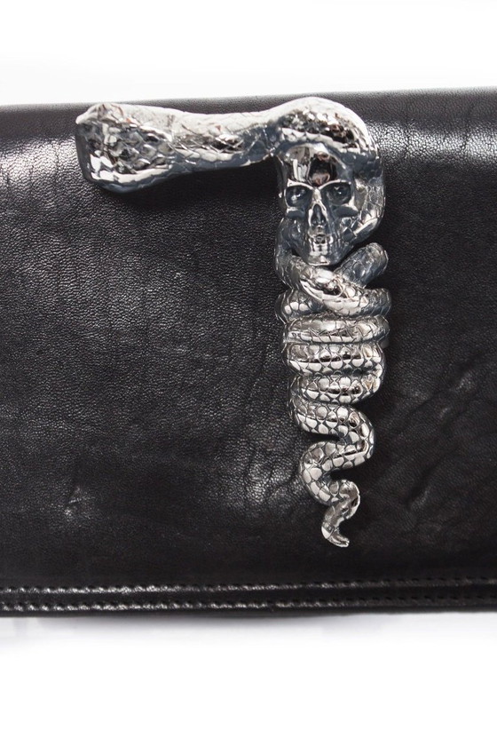 Image 1 of Maison Du Posh, pochette in pelle nera con anello per le nocche.