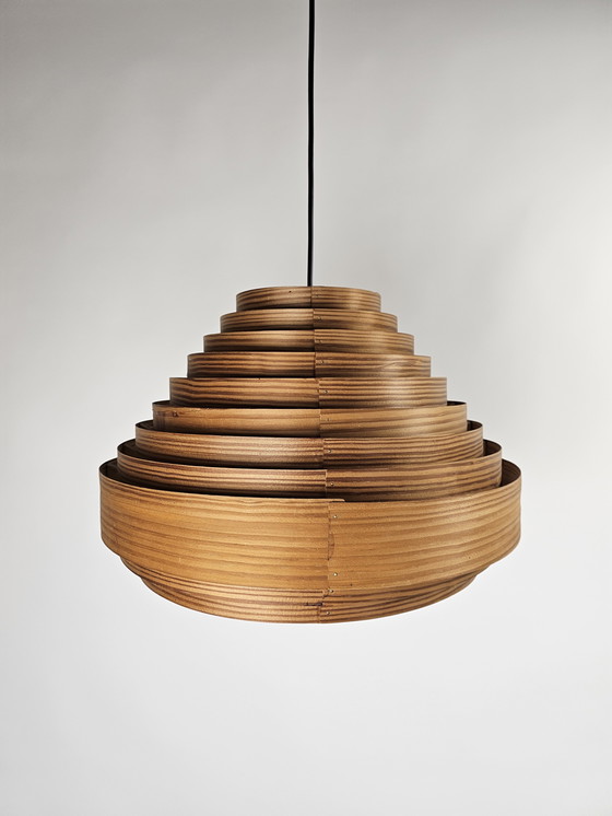 Image 1 of Chapa de madera Lámpara colgante atribuida a Hans Agne Jacobson Diseño sueco Años 70