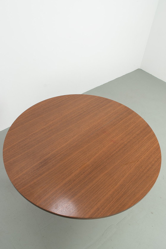 Image 1 of Tulpvoet tafel