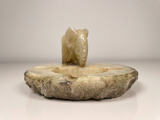 Image 1 of Posacenere Elefante in alabastro intagliato a mano Albasten Olifantenasbak