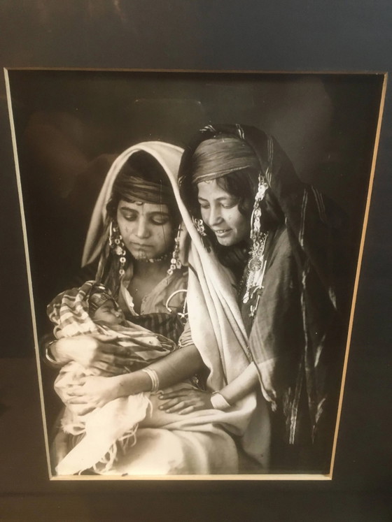 Ingelijste fotografie "De jonge moeder" (Maghreb) – Paper, Vintage (photo 3 of 5)