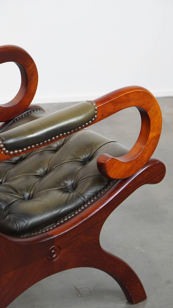 Image 1 of Groene Engelse stijl rundleren chesterfield fauteuil met hout