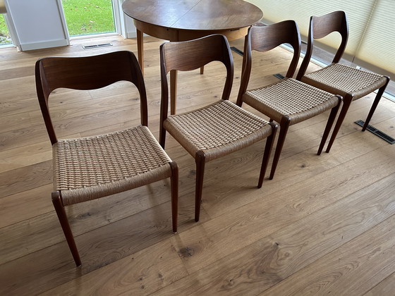 Image 1 of Scandinavische eetstoelen en eettafel van het merk  Niels O Mōller