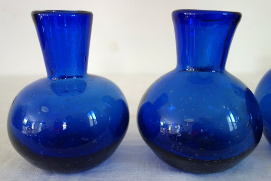 4 cobalt blue blown glass vases with bubbles, 60s/70s (photo 3 of 11)